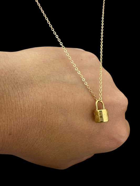 Collier sac V